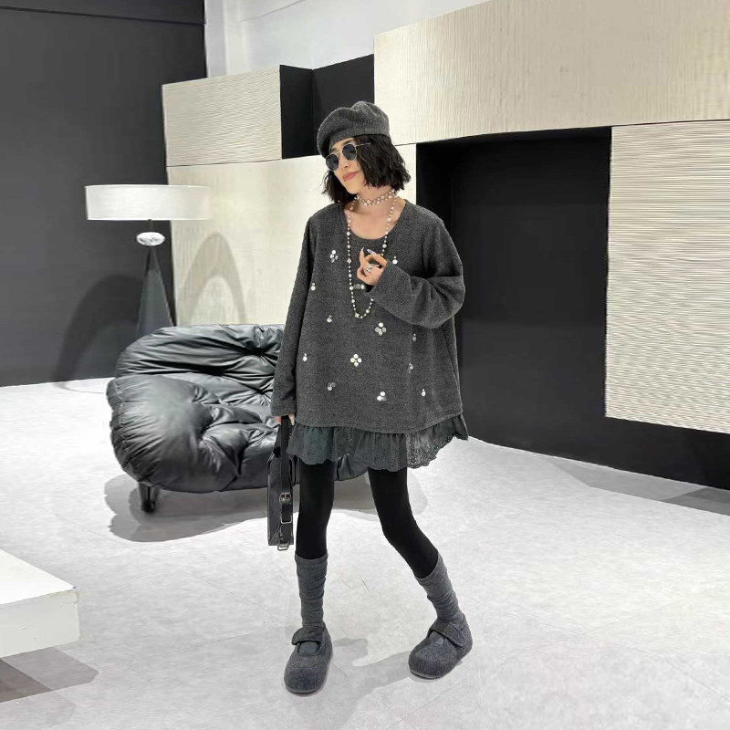 拼荷叶边底摆亮片花上衣