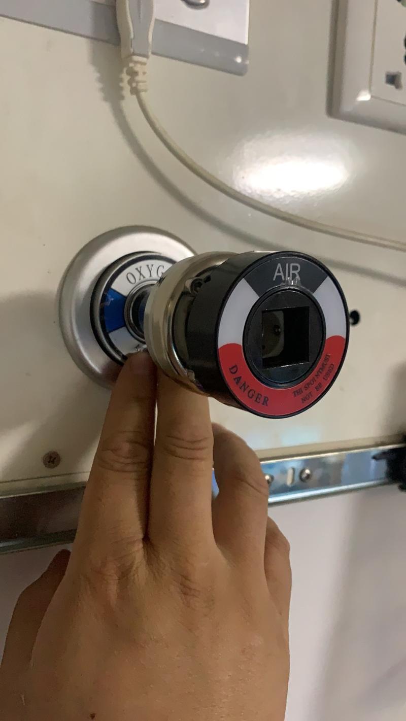 设备带雾化气体转换终端转换器国标转德标氧气转接头英标中心供氧