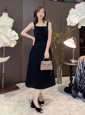 【心动信号】黑色吊带连衣裙女夏季高级感小黑裙法式显瘦 240510