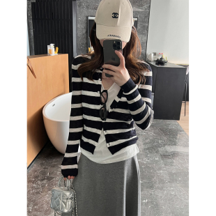 修身 新款 显瘦通勤百搭上衣 女2026春季 momo大姐姐撞色条纹针织开衫