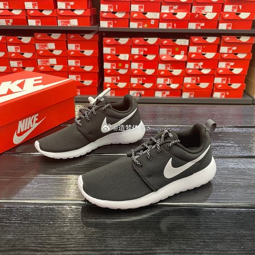 Nike/耐克 Roshe One 女子经典奥利奥运动休闲鞋跑步鞋844994-002