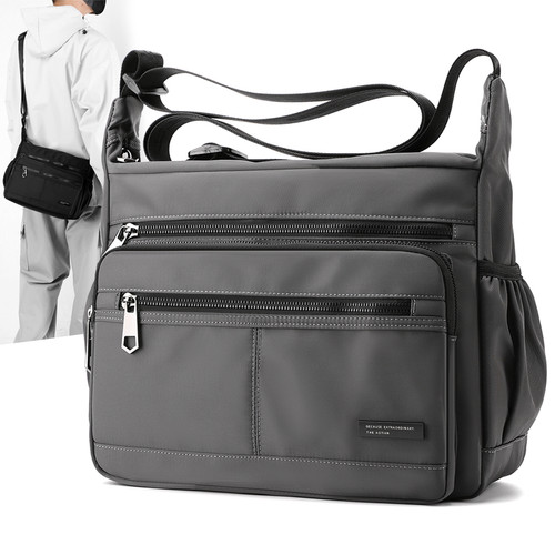 大容量多隔层休闲旅游单肩斜挎包