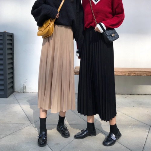 Actual Korean version of the retro loose-fitting pleated half-length skirt