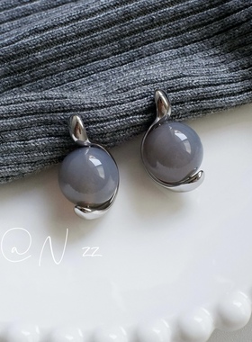 N zz设计师款金属银灰色球球耳钉立体玛瑙珠可转动小众设计感耳饰