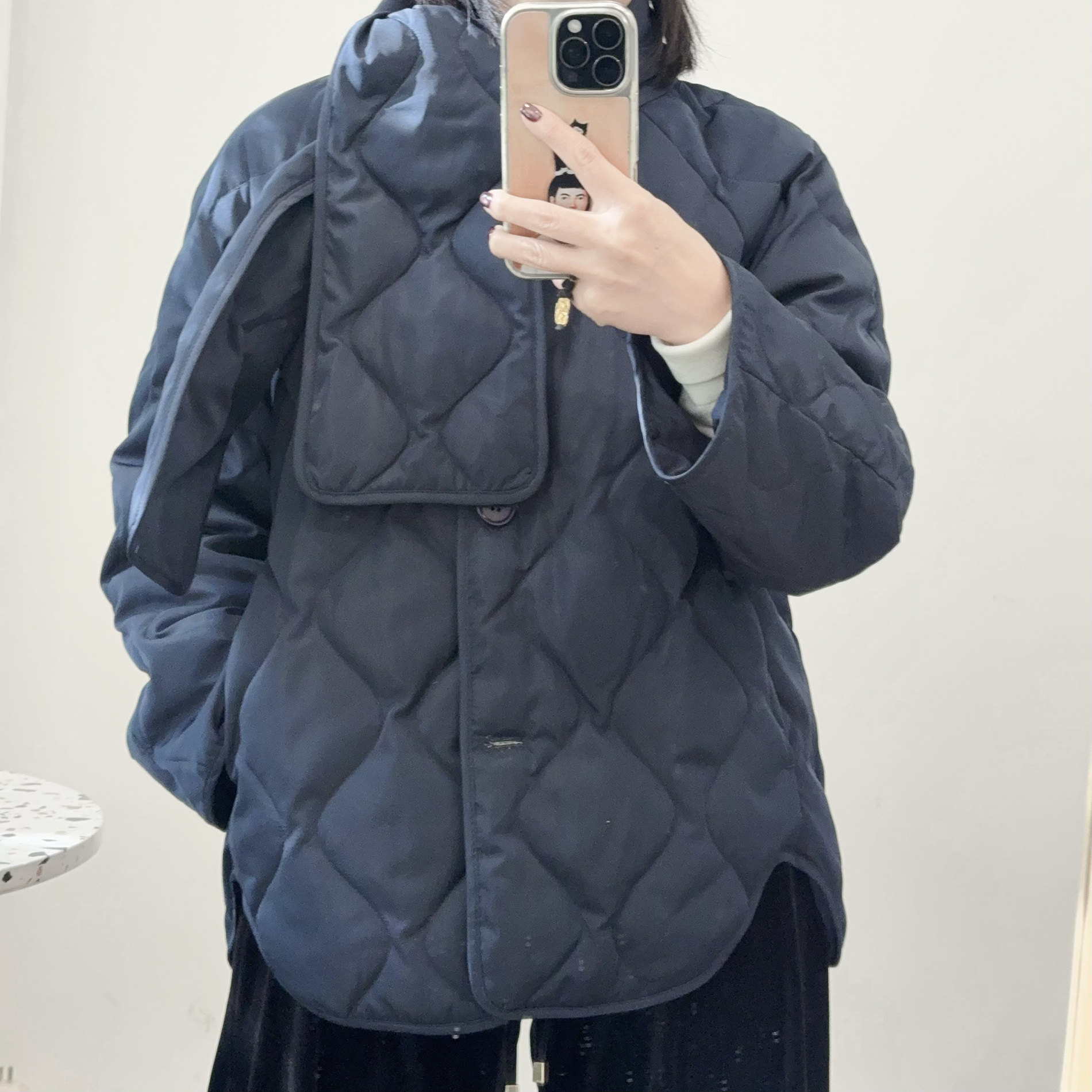 C0S围巾一体绗缝菱纹经典羽绒服