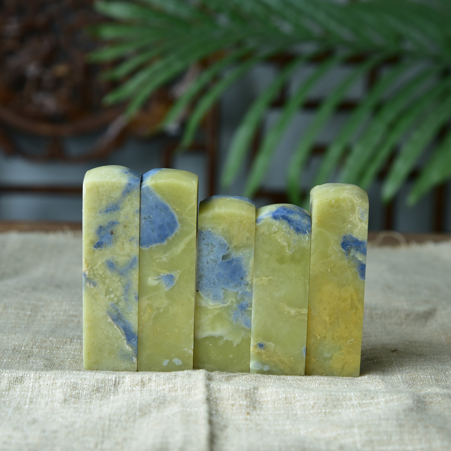 青田素面蓝带练习章2.5*7.5-9cm