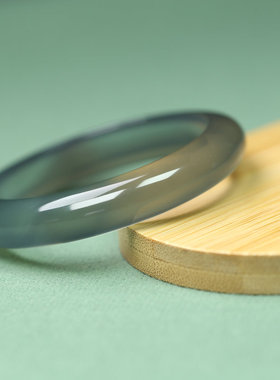 天然玛瑙高冰种库里蓝宽扁条手镯