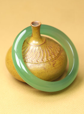 天然玛瑙高冰梅子青宽扁条手镯女