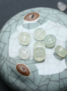 纯天然淡绿色笑脸岫玉雕刻吊坠挂件单双孔DIY配饰可手链百搭J97