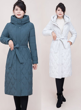 白色羽绒服女2023反季新品90白鸭绒加长款收腰显瘦菱形格连帽外套