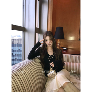 LEA宋亦雯 显瘦针织衫 黑金审美 时髦高级感V领修身 上衣 法式 ZONEE