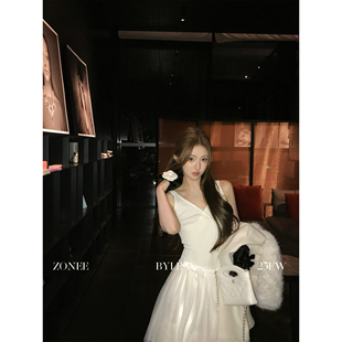 ZONEE/LEA宋亦雯 万能内搭 法式时髦精致感V领修身叠穿吊带背心女