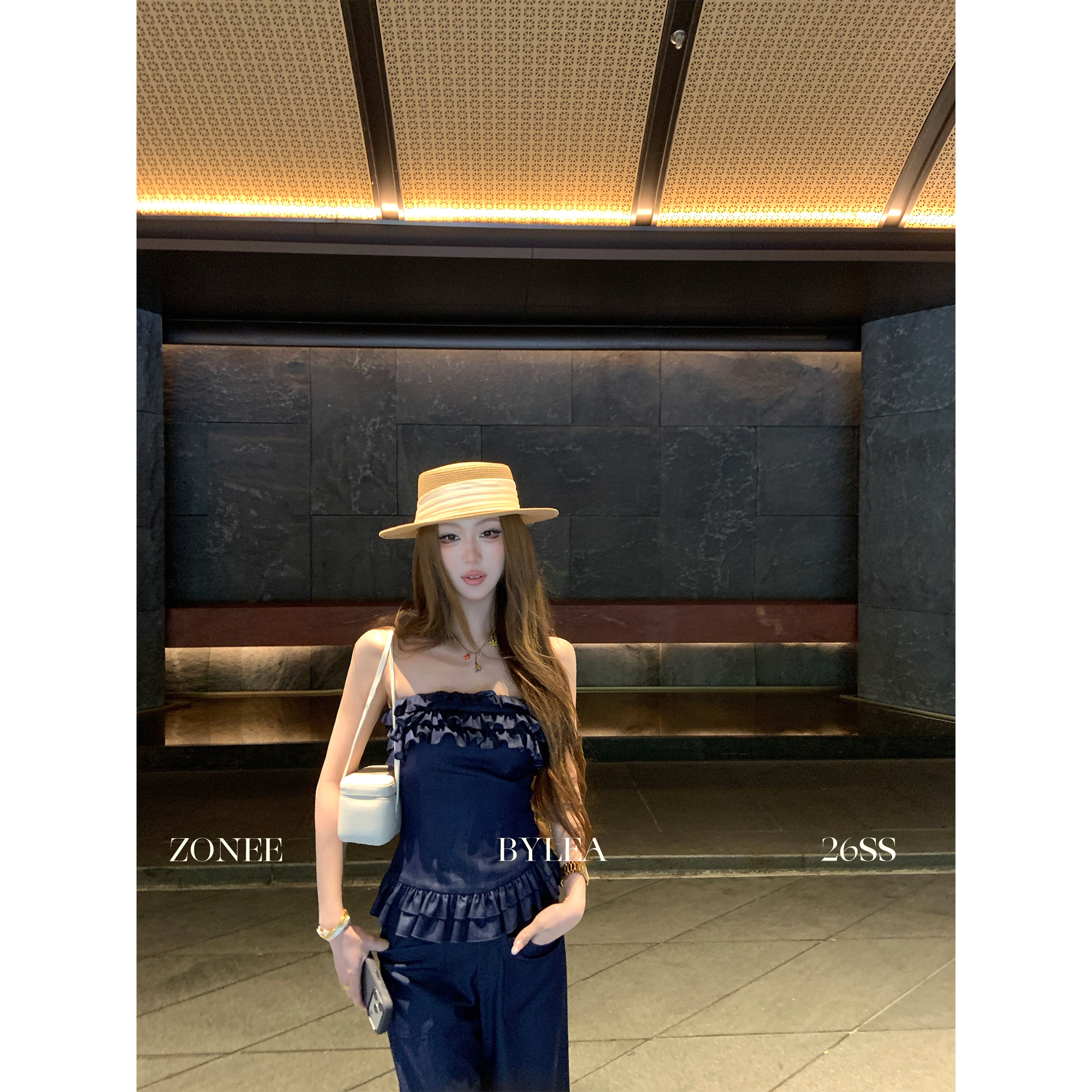 ZONEE/LEA宋亦雯 丹宁蓝自由 法式双层荷叶边抹胸上衣休闲裤套装