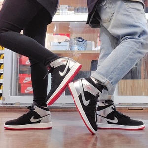 正品耐克AIR JORDAN 1 AJ1中帮黑漆皮篮球鞋554724 554725-057