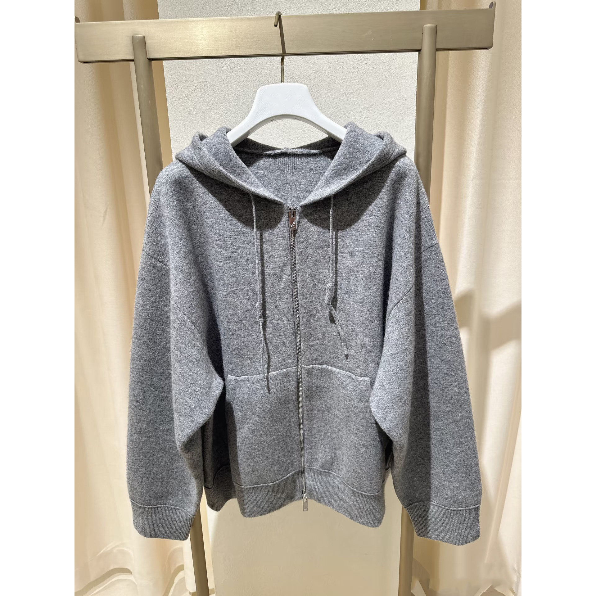 伊折扣商场同款2025秋冬百搭绵羊毛连帽针织开衫女外套1GA132991