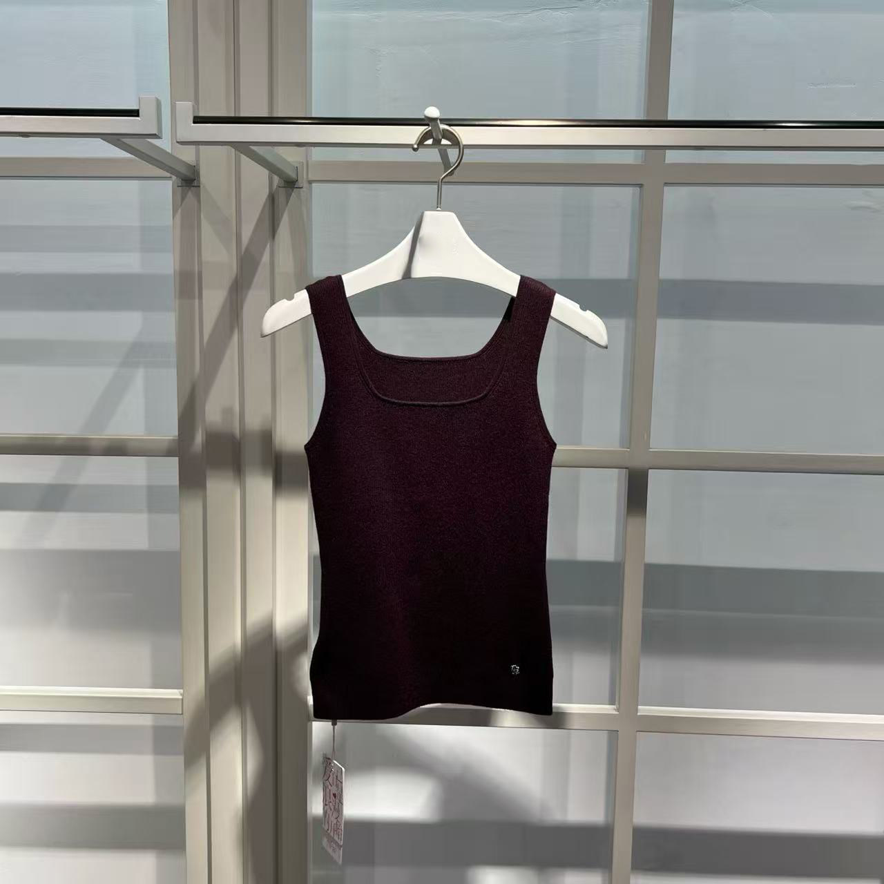 伊折扣商场同款2025秋季乌梅紫显瘦无袖针织马甲背心女1GA130531