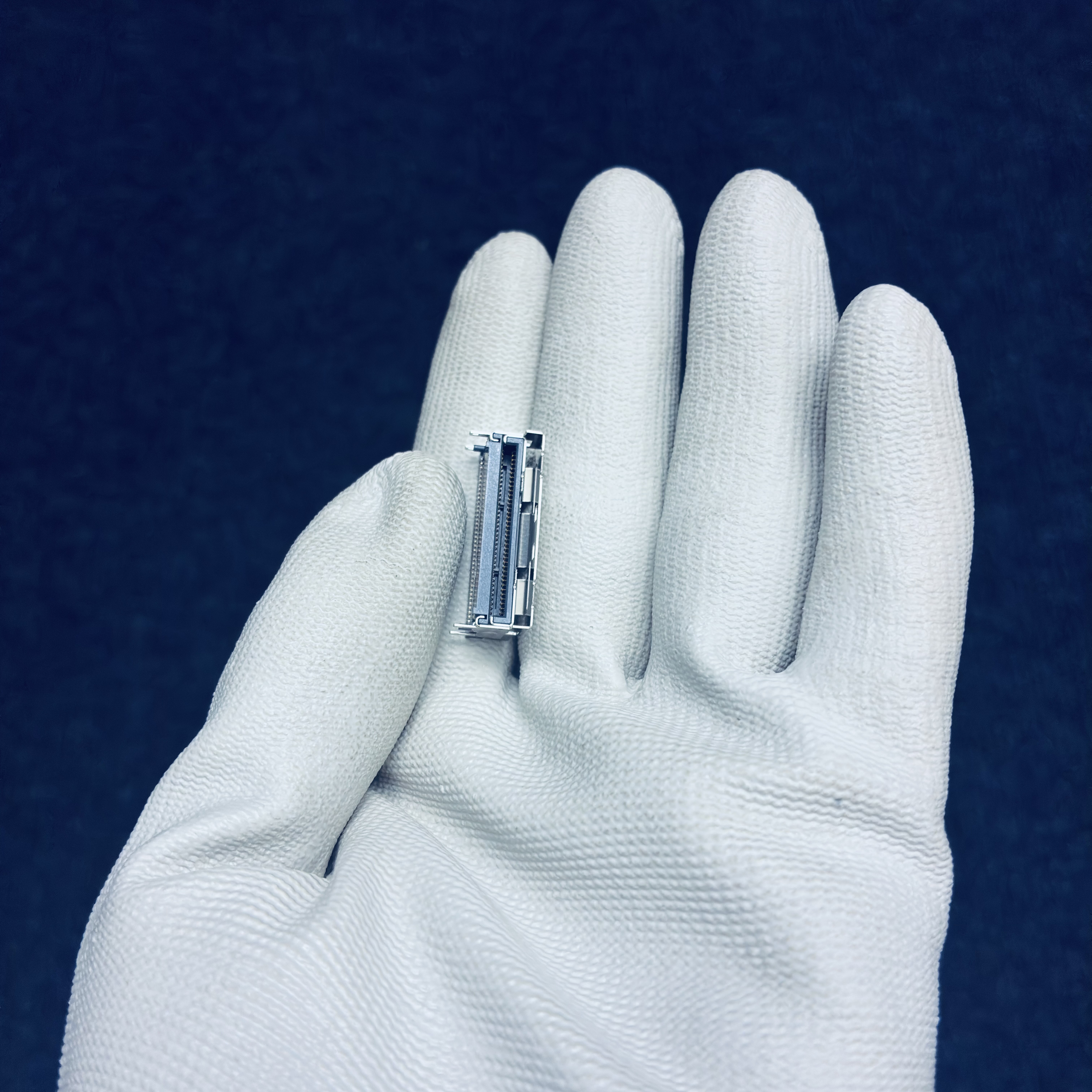 富士康 MCIO 8X高速连接器 74P卧式 R/A Gen5.0