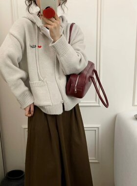 韩系口袋连帽毛衣开衫爱心刺绣女秋冬厚宽松针织衫外套软糯上衣
