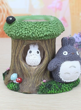 龙猫树桩城堡笔筒摆件