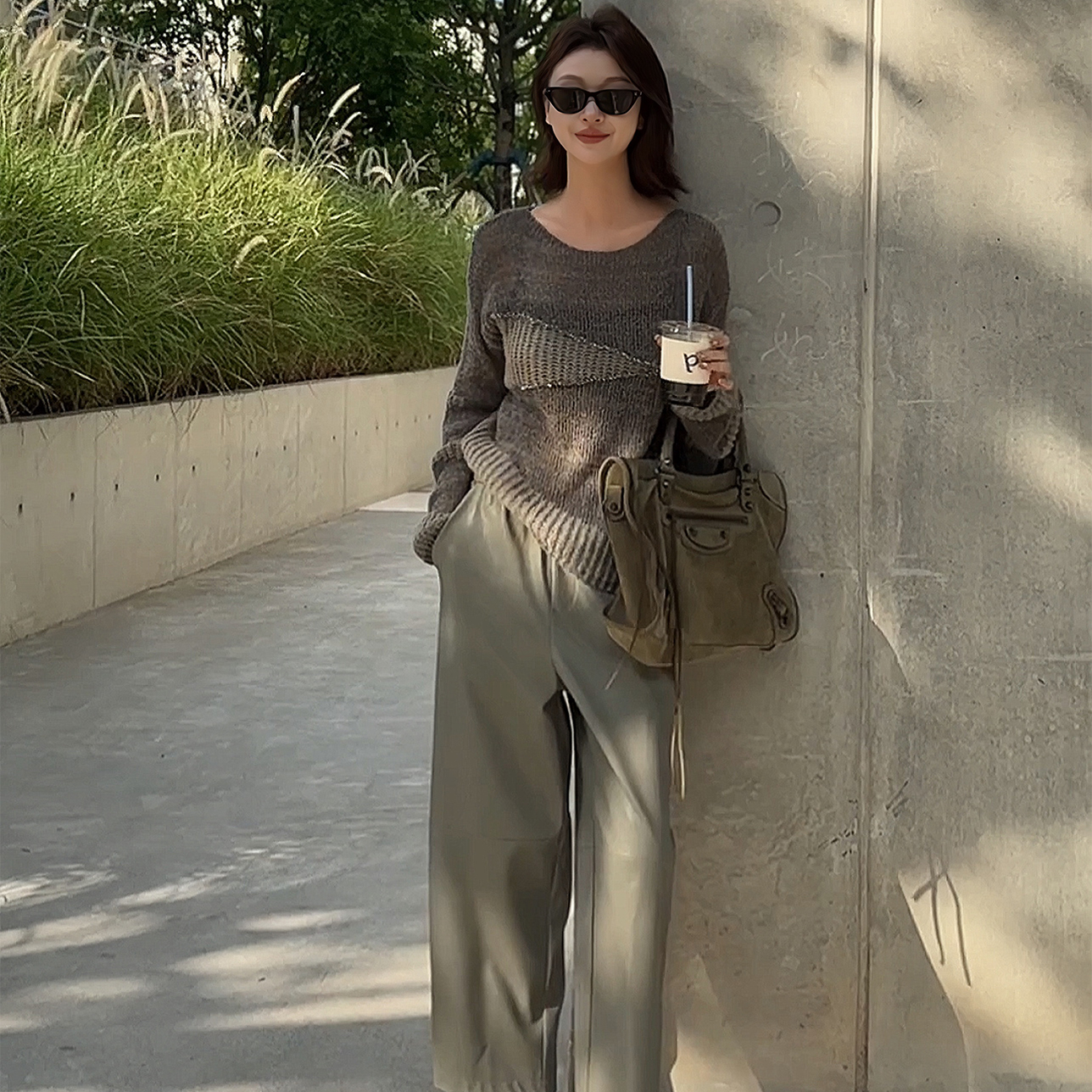 【盛朗熙Ares Mines】塞纳旋律 立体剪裁拼接松紧腰弯刀8分PU皮裤