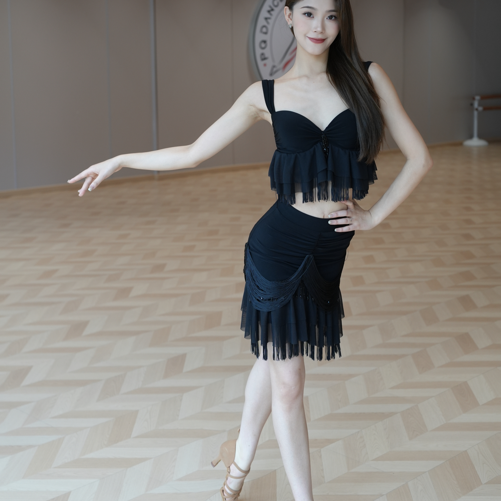 Lilly拉丁舞服成人女士练功服吊带上衣重工流苏半裙训练服表演服