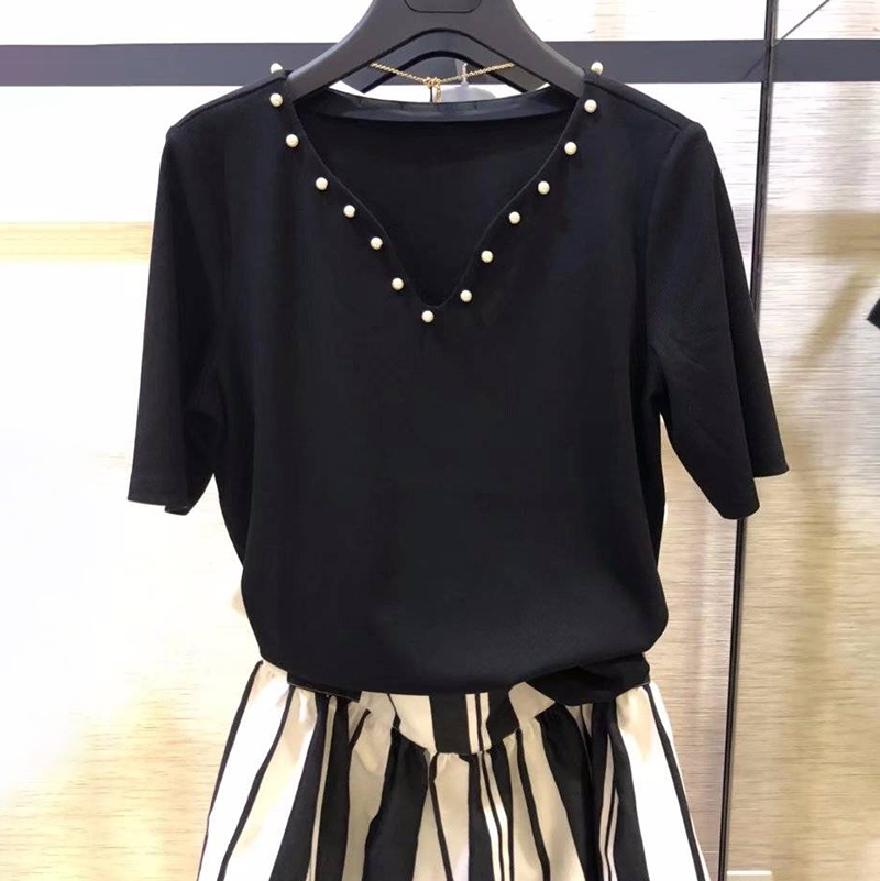 新颖哥弟特夏装2018新款女装正品国内代购黑白显瘦V领短袖T恤衫女