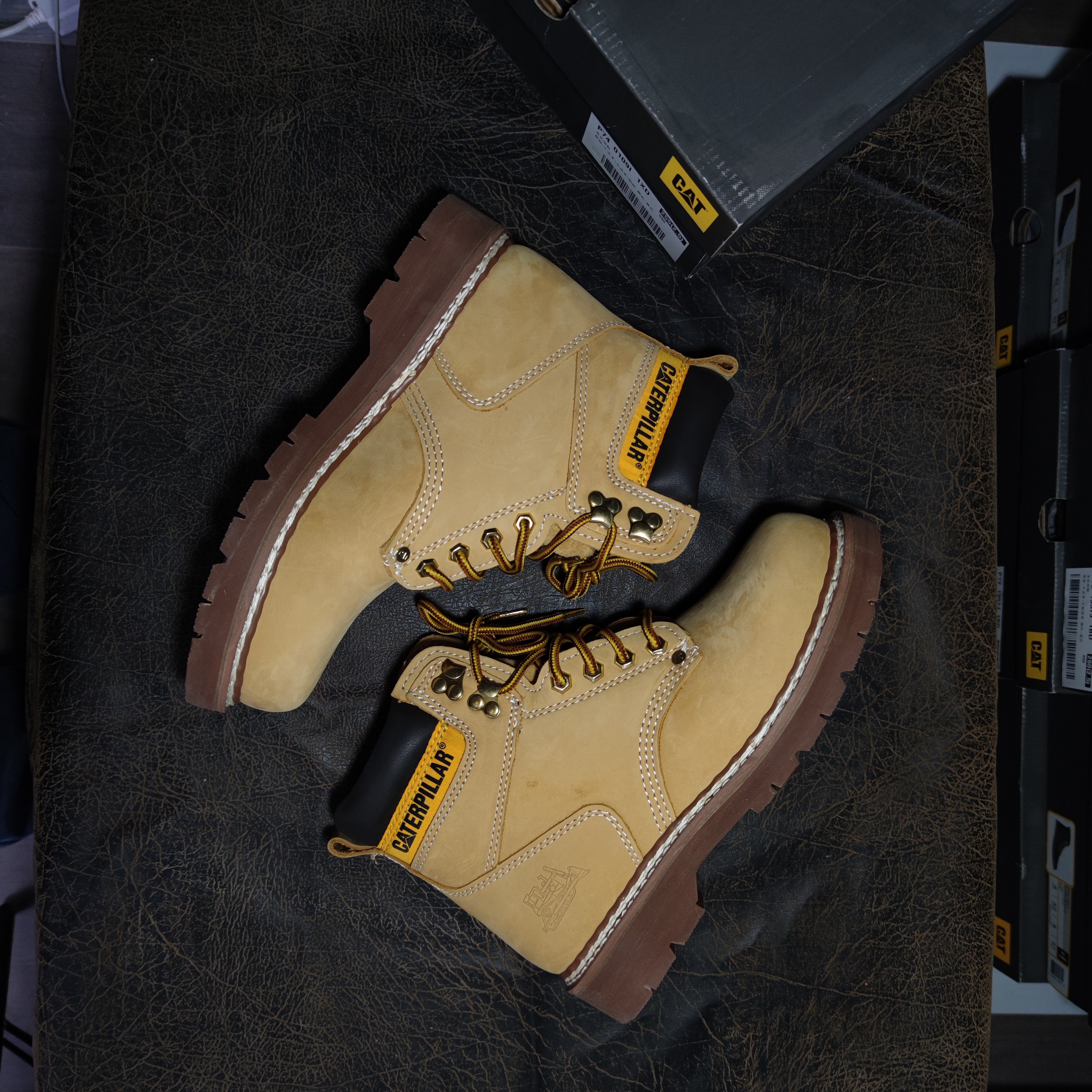 cat卡特经典大黄靴水晶底高帮工装鞋马丁靴p740109男款部分微瑕