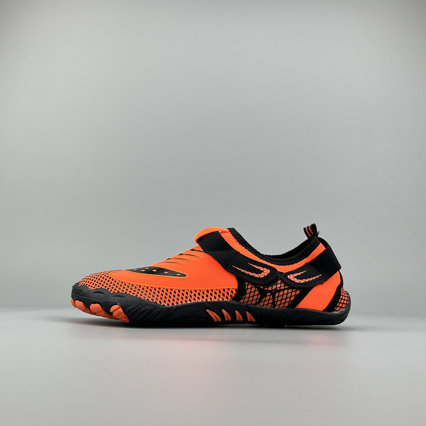 外贸男女透气大码网面健身房瑜伽跳绳体操撸铁综合训练鞋沙滩溯溪