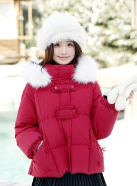 ATAR新中式红色短款羽绒服女毛领连帽收腰白鸭绒外套童趣减龄新款