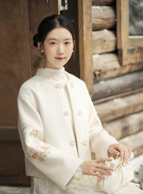 ATAR新中式冬女装新款绣花长袖圆领毛呢短外套 珍珠排扣呢料上衣