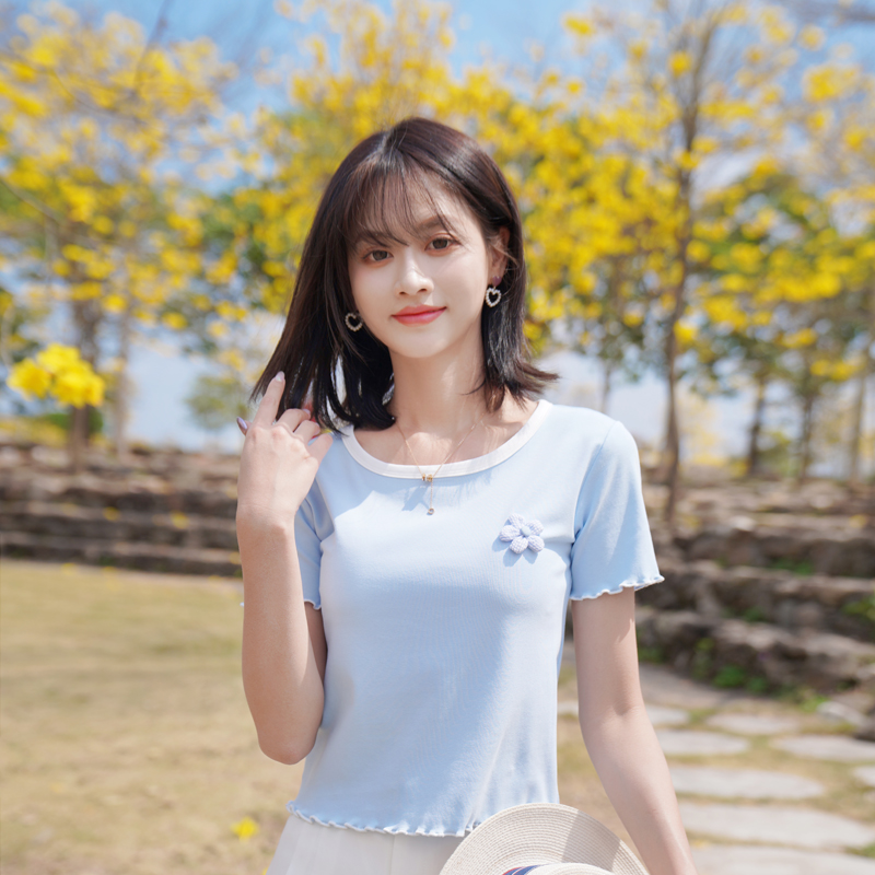 atar夏日新品简约时尚木耳边修身短袖t恤 立体花针织短款小衫上衣