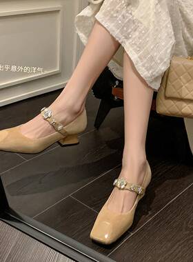 法式真皮红色粗跟玛丽珍鞋女2026新款复古方头水钻一字带高跟单鞋