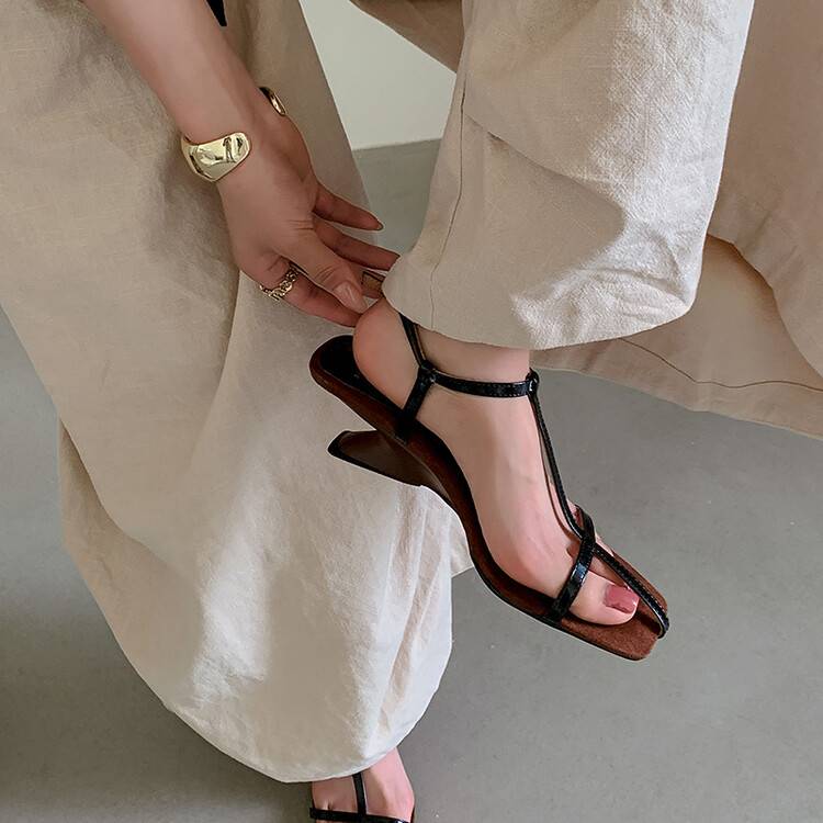 法式方头真皮坡跟高跟凉鞋女夏