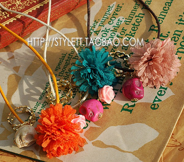 多元素绚丽风花朵百搭款毛衣链