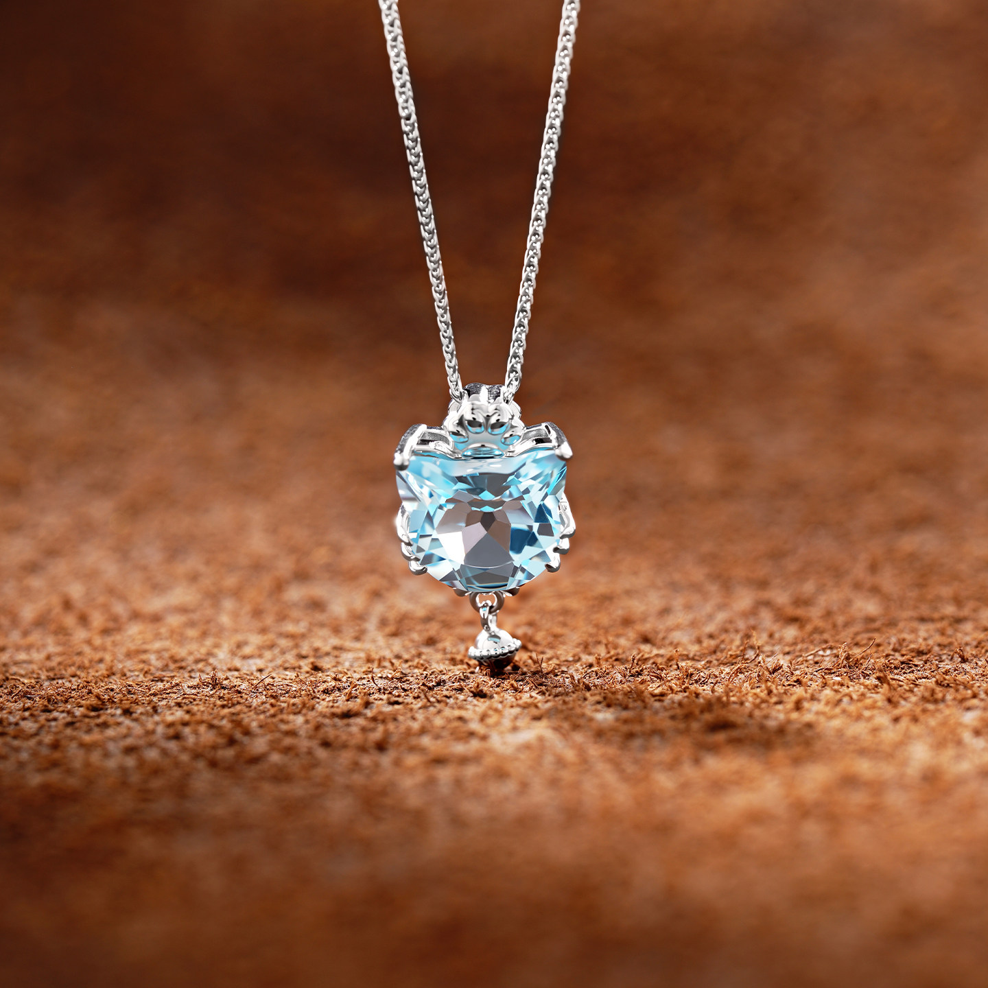 黛晶珊天然托帕石猫咪造型吊坠S925纯银镶嵌萌猫项链女天空蓝宝石