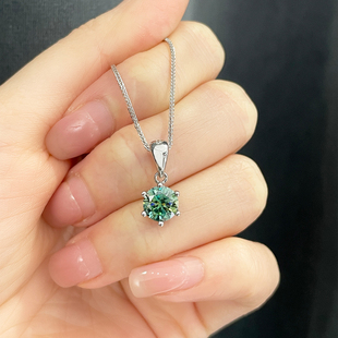 培育莫桑钻六爪吊坠女S925纯银项链镶嵌圆形绿色宝石小众简约高贵