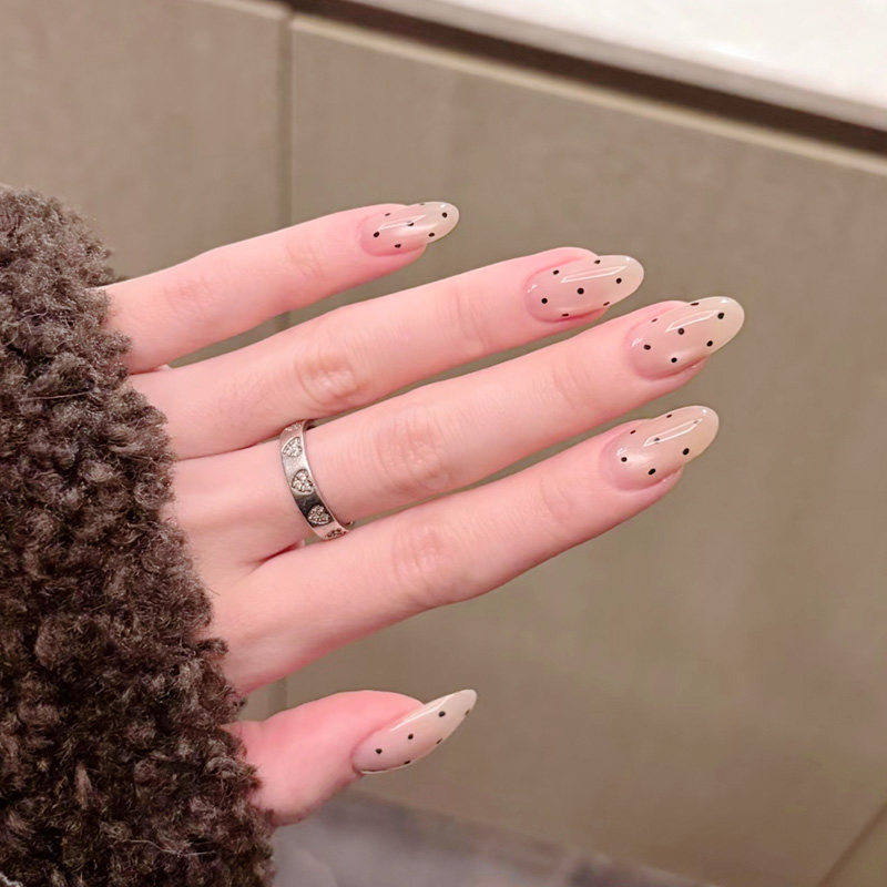 奶雾波点穿戴甲裸透奶杏色