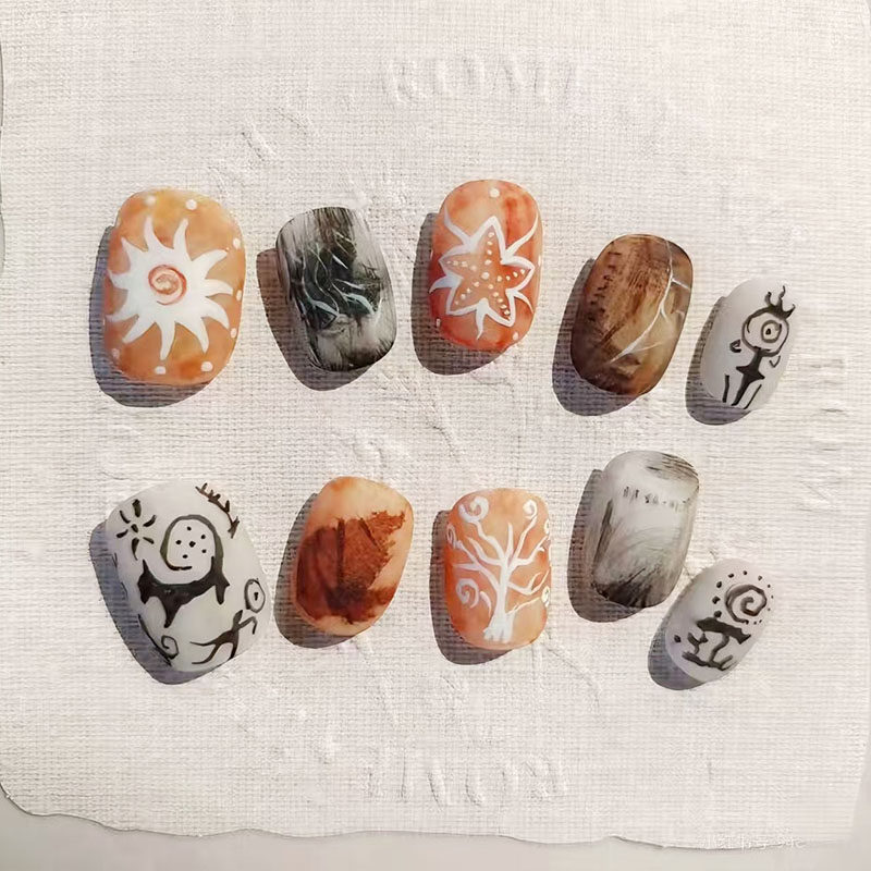 岩绘珀语磨砂穿戴甲高级感手绘涂鸦气质秋冬新短款豆豆美指甲贴片,彩妆/香水/美妆工具,穿戴甲/甲片,淘宝优惠券,粉丝福利购,淘宝优惠卷