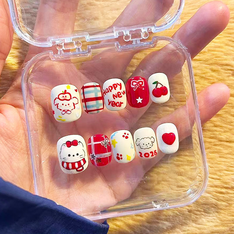 甜莓新章穿戴甲红白可爱卡通百搭2026新春过年短爆款豆豆美甲贴片,彩妆/香水/美妆工具,穿戴甲/甲片,淘宝优惠券,粉丝福利购,淘宝优惠卷