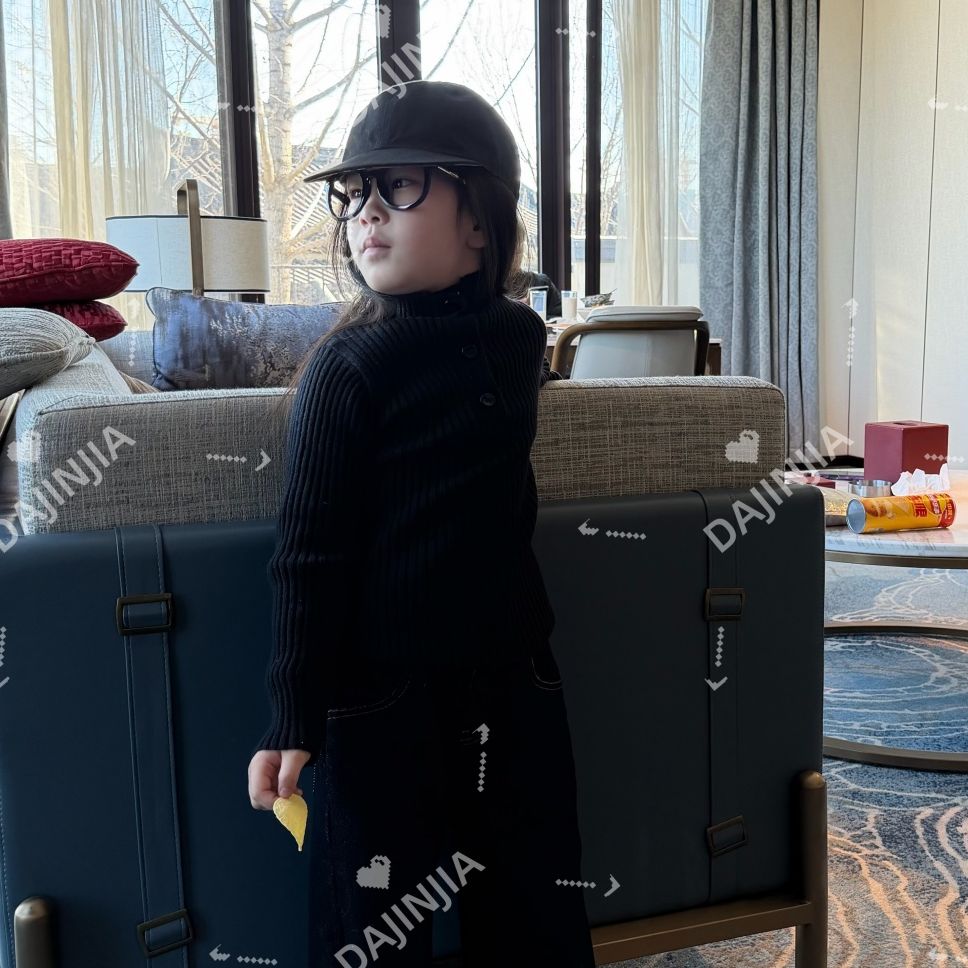 一定要冲的一件黑色纽扣百搭高织毛衣