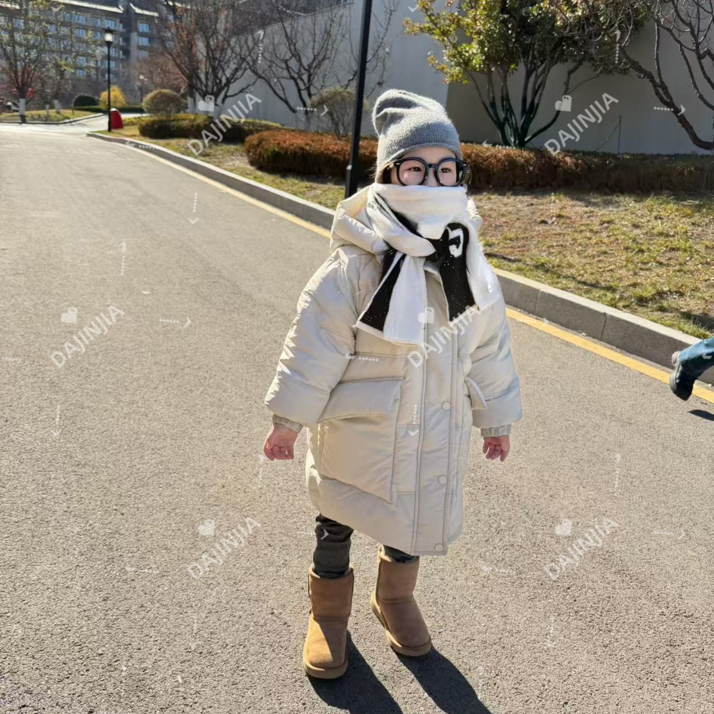 25冬季灰白色90白鸭绒男女宝中长款连帽加厚大口袋羽绒服外套