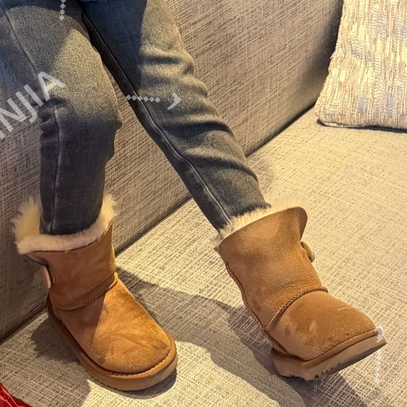 中高筒雪地靴男女宝羊羔毛皮毛一体一粒扣巨保暖户外栗色雪地靴