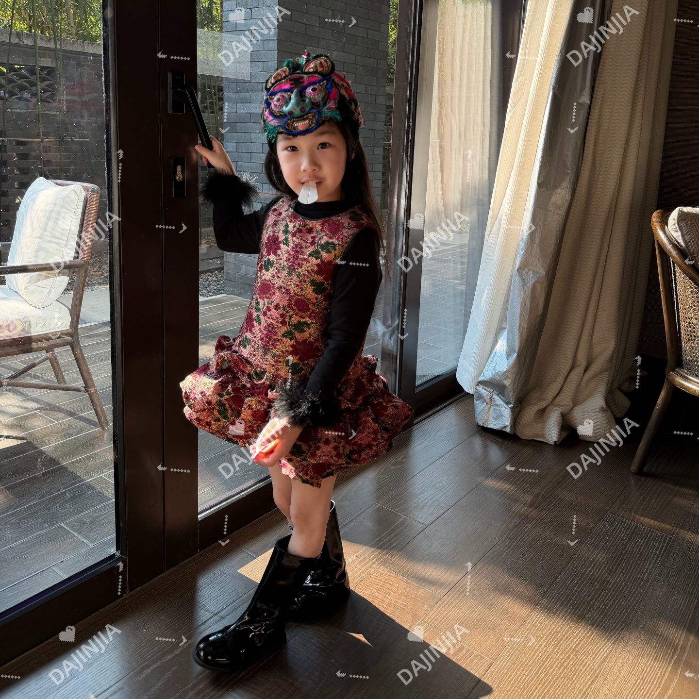 26年服高定花团锦簇拜年服女宝宝金丝刺绣花朵国风无袖立体连衣裙