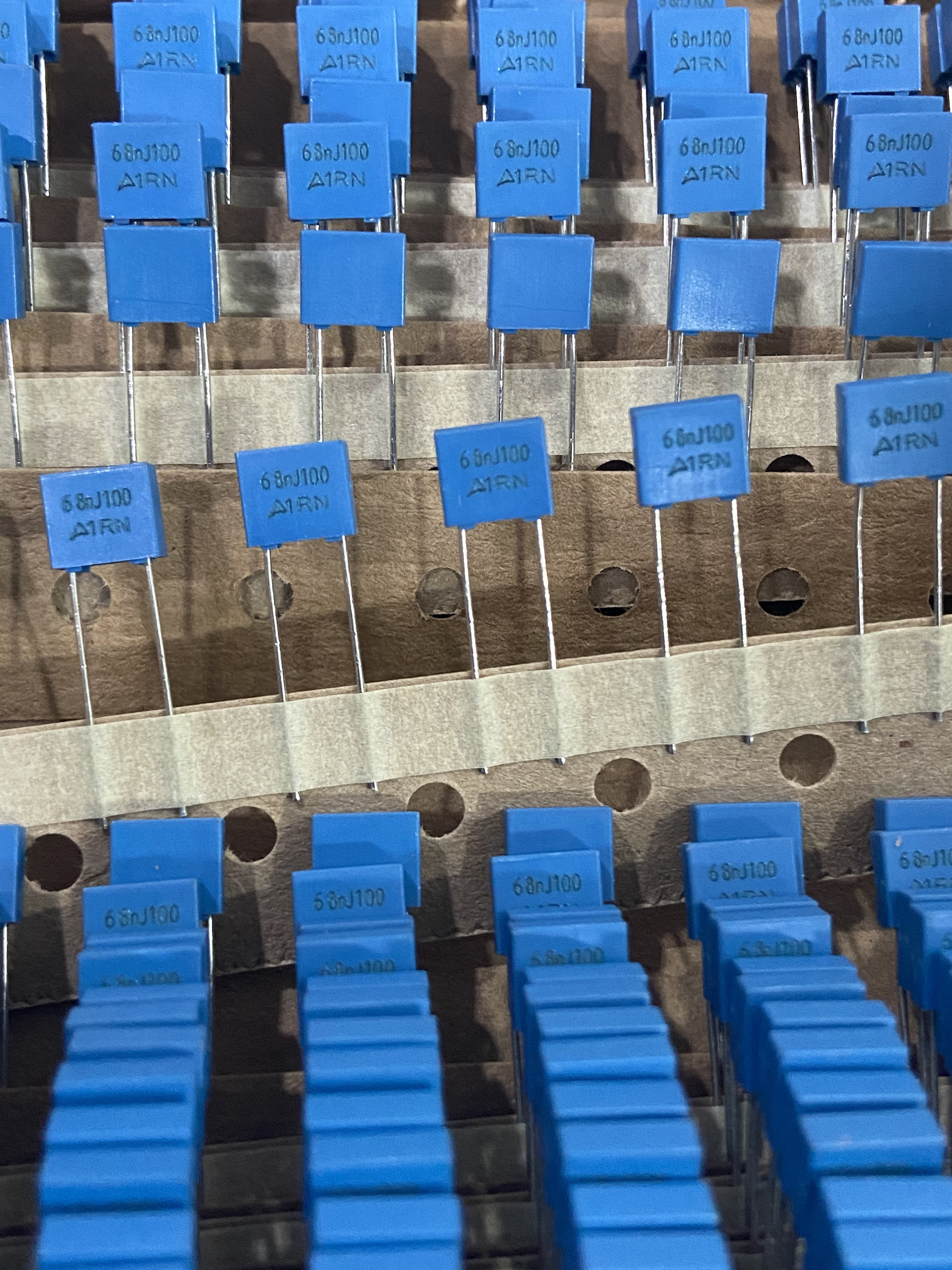 西门子 校正电容 683 100V P5 68NF 100V B32529C1683J289