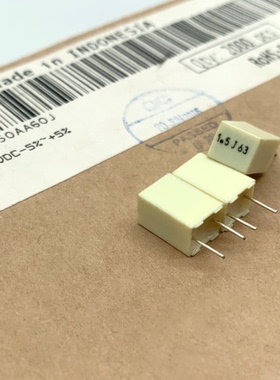 基美 KEMET 意大利 AV校正电容1.5UF 155 63V 脚距5MM