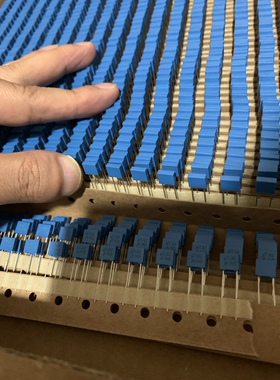 西门子校正电容 682 100V 脚距5MM 6.8NF 100V B32529C1682J289