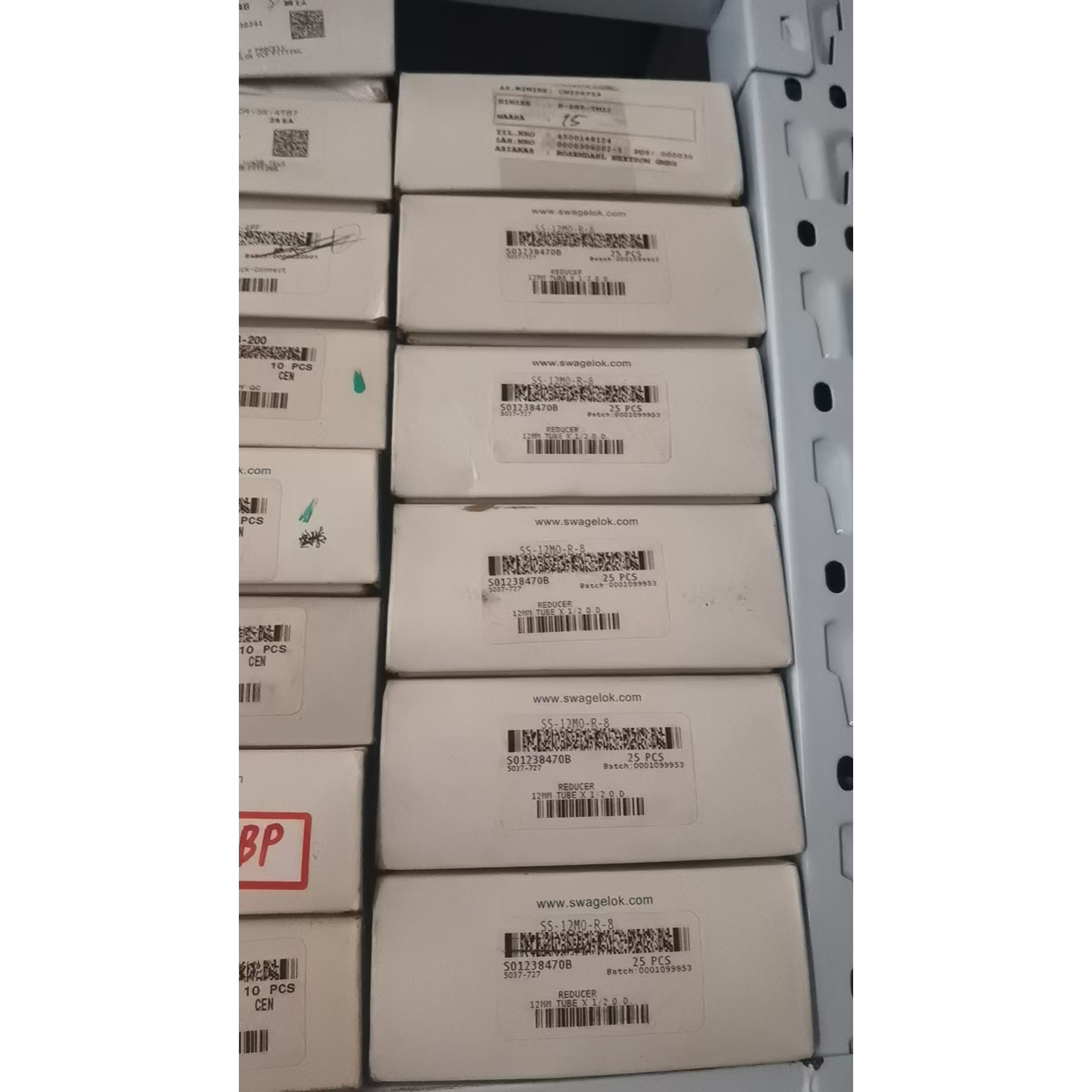 SS-12M0-R-8卡套变径转换头