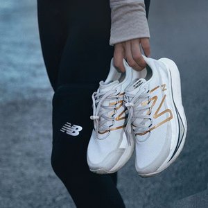 NEWBALANCE男款舒适透气跑步鞋