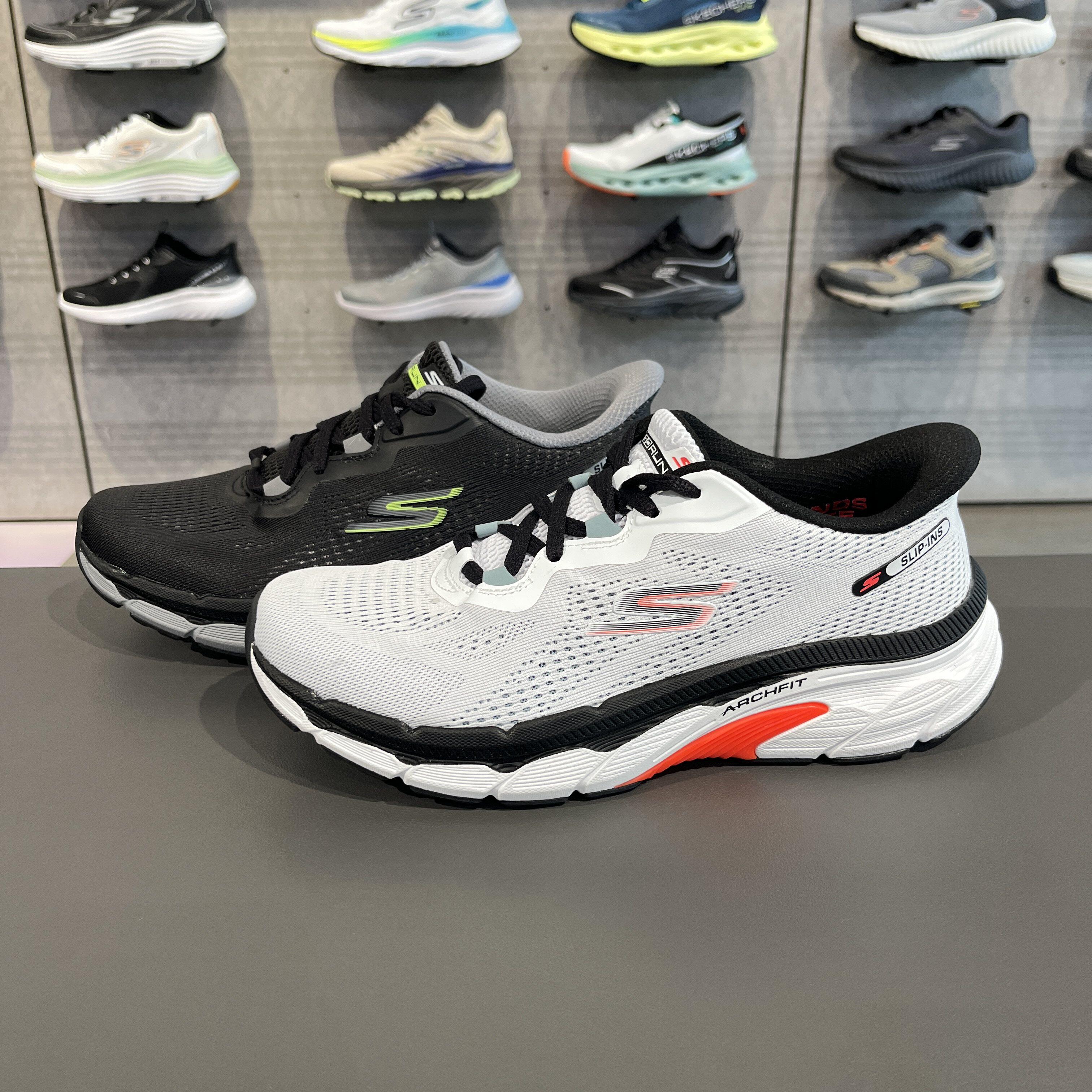 Skechers斯凯奇男士新款舒适缓震厚底高回弹专业运动跑步鞋221101