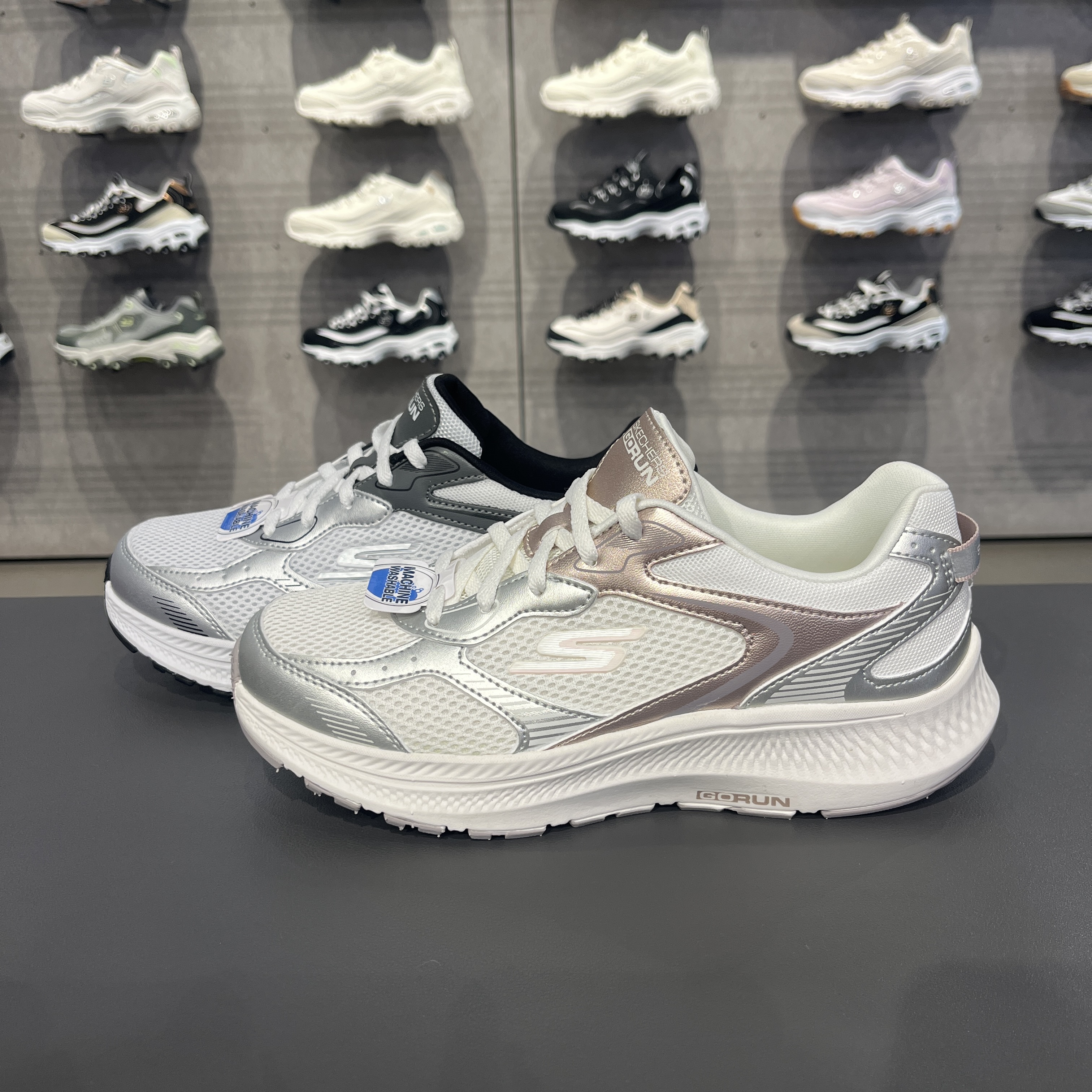 Skechers斯凯奇女童新款轻便舒适网面透气绑带休闲运动鞋303964L